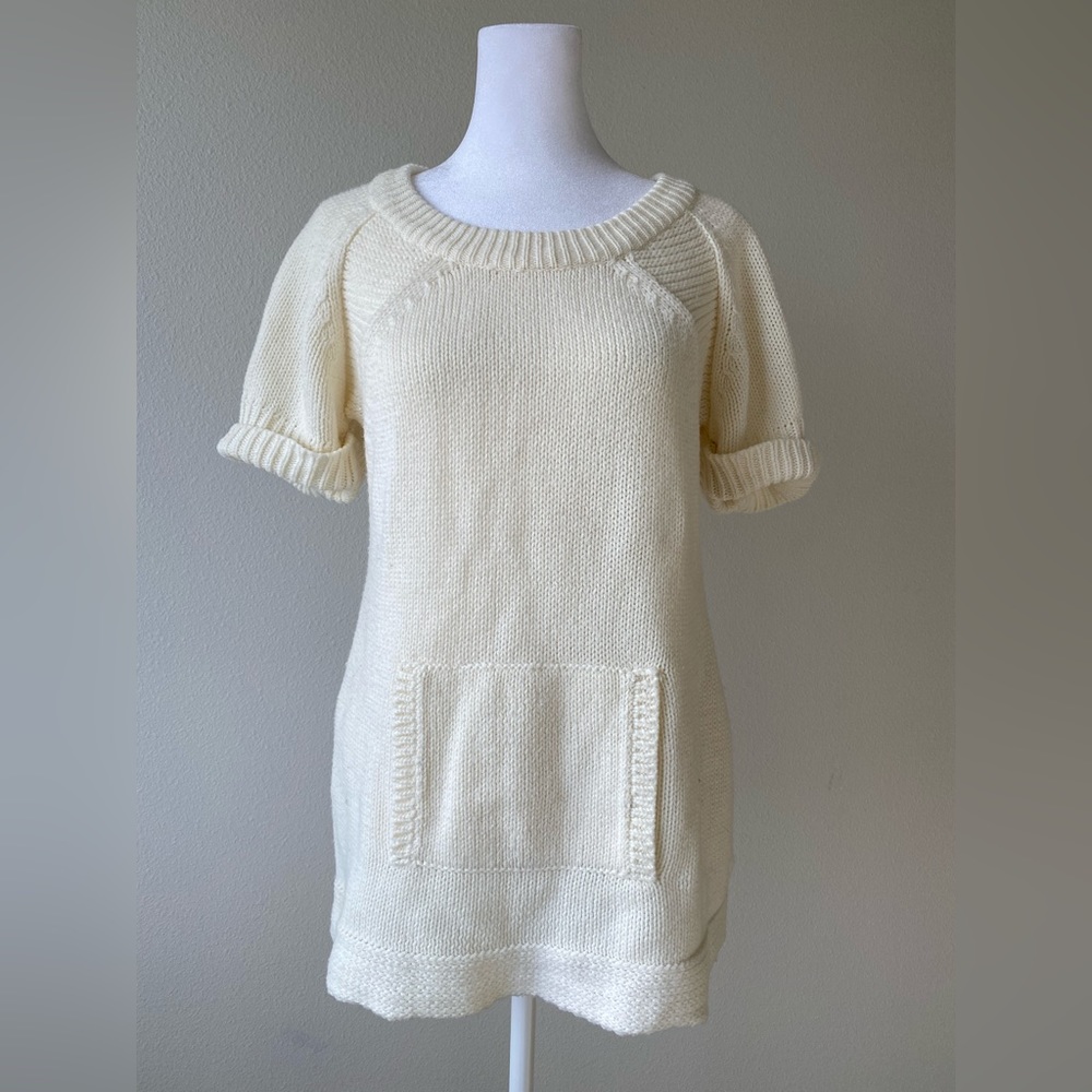 LEI juniors tunic length off white sweater. Very good condition.